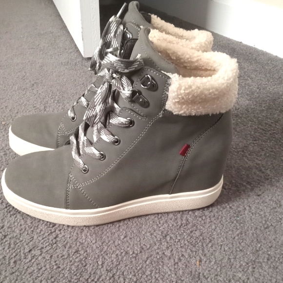 Woman's sneakers/boot 👢 - Picture 1 of 3
